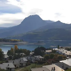 Superbe Avec Vue Sur Lac Et Montagnes - Station De Ski 10 Min Appartement